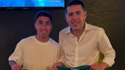 Román se llevó la de Coquimbo: Luciano Cabral compartió e intercambió camiseta con Riquelme