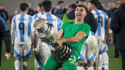 El Dibu lo hizo otra vez: Emiliano Martínez se burló de La Roja tras triunfo de Argentina