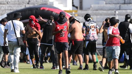 Hinchas de Colo Colo invadieron la cancha en La Cisterna tras el triunfazo sobre Palestino