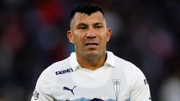 Gary Medel sale lesionado e instala duda en la U Católica para el debut ante Boca Juniors