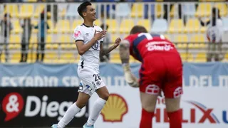 Carlos Villanueva metió un “misilazo” que igualó la cuenta para Colo Colo ante Everton