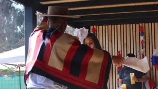 Javier Parraguez sacó aplausos con pie de cueca en celebración de Fiestas Patrias de plantel de Colo Colo