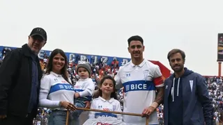 Fernando Zampedri fue homenajeado por superar los 100 goles con Universidad Católica