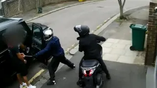 Policía reveló imágenes del ataque con un cuchillo a Sead Kolasinac y Mesut Ozil