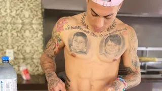 Eduardo Vargas se mostró preparando un asado tras quedar suspendido para duelo con Colombia