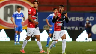 Jason Flores no falló desde los 12 pasos y complicó a la U con un empate sobre el final