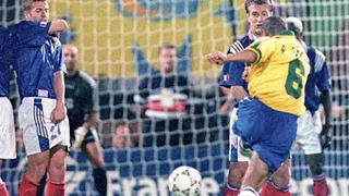 El golazo imposible de tiro libre del cumpleañero Roberto Carlos a Francia