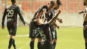 Iquique subió al podio del Ascenso tras vencer a Antofagasta en un duelo marcado por golazos