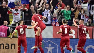 Serbia sorprendió a Suecia en Solna con una solitaria anotación de Luka Jovic