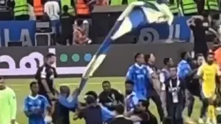 Una bandera provocó fuerte pelea tras la final entre Al Hilal y Al Nassr
