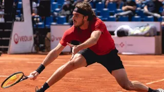 Stefanos Tsitsipas agrandó su palmarés con el título en Lyon