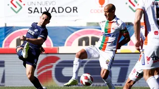 Cobresal y la UC firmaron una movida igualdad en El Salvador