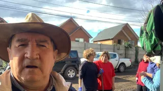 Ernesto Díaz Correa acudió al llamado de ayuda de amigos y familiares afectados por el temporal en Curicó