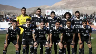 “Chilealbo”: Colo Colo celebró en El Salvador y sueña con el título