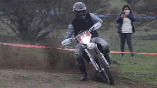 IMOTO Enduro: Martín Correa le ganó a sus adversarios y a la lluvia en Papudo