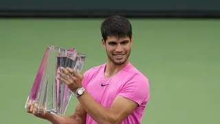 Carlos Alcaraz alzó su tercer título Masters 1.000 en Indian Wells y volvió a la cima de la ATP