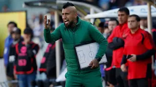 Arturo Vidal se estrena como DT y su estilo directo genera reacción inmediata