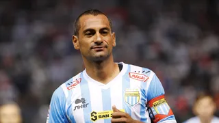 Magallanes y la UC homenajearon a César “Chéster” Cortés en su último partido profesional