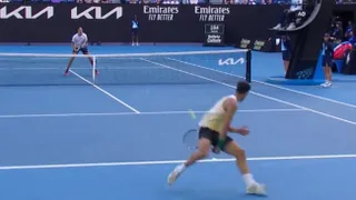 Puntazo: Carlos Alcaraz hizo una “Gran Willy”, pero Sonego respondió con categoría