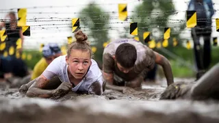 La Brutal Run, la bestial carrera que se realiza en barro y agua en Hungría