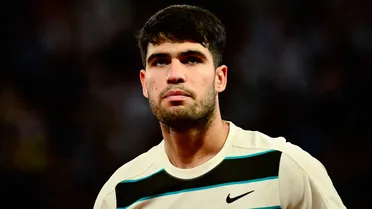 Lorenzo Musetti se retiró por lesión y Carlos Alcaraz podrá defender su corona en la final de Roland Garros