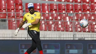 Johnny Herrera tuvo emotivo regreso al Nacional y recibió un homenaje de la barra de la U