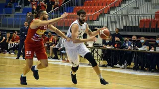 Manny Suárez e Isabel González lideraron movida jornada de chilenos en el baloncesto internacional