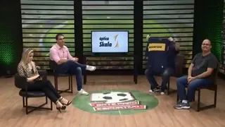 Periodista brasileño pisoteó la camiseta de Boca Juniors en la antesala al duelo ante Cruzeiro