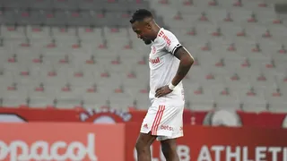 Inter de Carlos Palacios extendió su irregular momento con derrota ante Atlético Paranaense