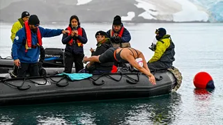 Bárbara Hernández logró batir el récord del nado más largo en la Antártica