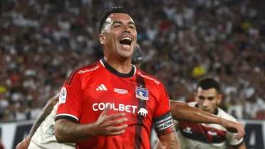 Esteban Paredes toma postura y define al 9 titular en Colo Colo