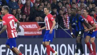 No actuó el VAR: Marcus Thuram apretó los testículos de Stefan Savic en la Champions