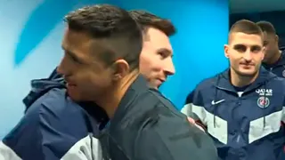 Así fue el saludo de Alexis y Messi en la previa de “Le Classique”