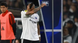 Noticias de Colo Colo HOY martes 21 de abril: caída ante Palestino golpea la tabla, Vidal suspendido, requisito en el Ester Roa y Mosa mueve el control