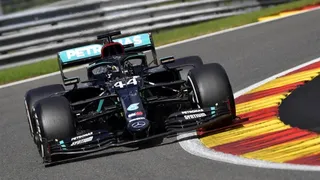 Lewis Hamilton defiende su ventaja en la casa de la aproblemada Ferrari