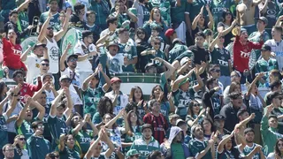 Hinchas encaran a jugadores y cuerpo técnico de Santiago Wanderers por malos resultados