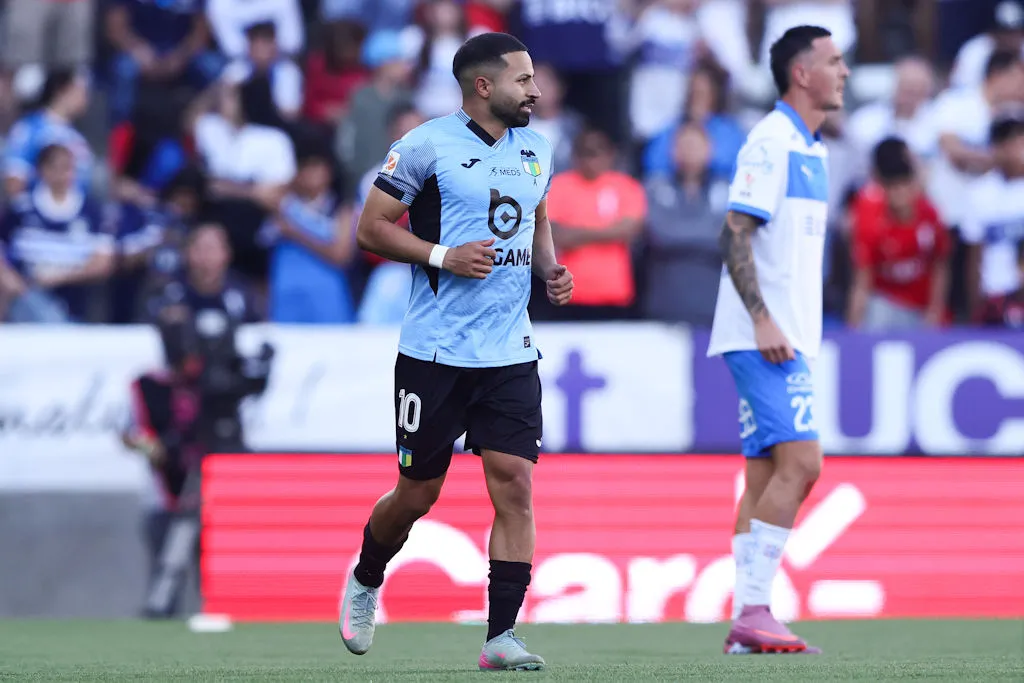 Bryan Rabello se iría acercando al Claro Arena para ser jugador de la UC/ © Felipe Zanca-Photosport