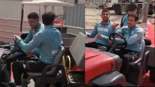 Guillermo Maripán acompañó a Cesc Fábregas en muestra de sus escasas habilidades de manejo