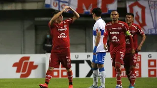 Universidad Católica recibió una paliza de manos de un Ñublense que asaltó el liderato