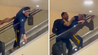 Gignac se salvó de un accidente en una escalera mecánica al intentar firmar una camiseta