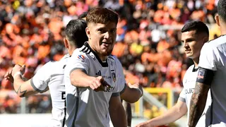 Leonardo Gil saca pecho por Colo Colo: “Somos un plantel con jerarquía y con un DT que trabaja bien”