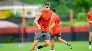 Mauricio Isla regresó a los entrenamientos de Flamengo tras sus vacaciones