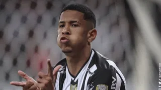 Atlético Mineiro no pudo sostener la ventaja ante Santos pese a la superioridad numérica