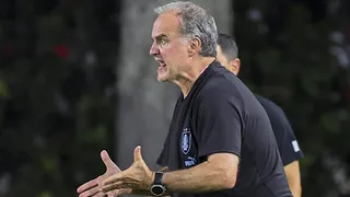 El incómodo momento de Bielsa en conferencia tras derrota de Uruguay ante Chile
