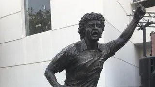 Así fue la inauguración de la estatua en reconocimiento a Carlos Caszely