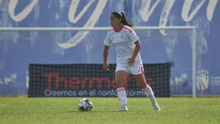 Karen Araya se lució con un gol olímpico en la liga española