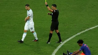 Hinchas argentinos criticaron duramente el arbitraje de Roberto Tobar