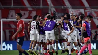 Lanús festejó en Avellaneda tras eliminar a Independiente en los cuartos de final
