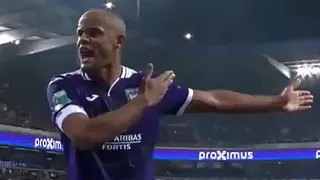 Vincent Kompany dio fuerte reprimenda a hinchas que atacaron al portero rival Simon Mignolet