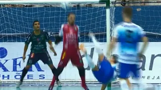 El fútbol sala también entrega perlas como este golazo de chilena